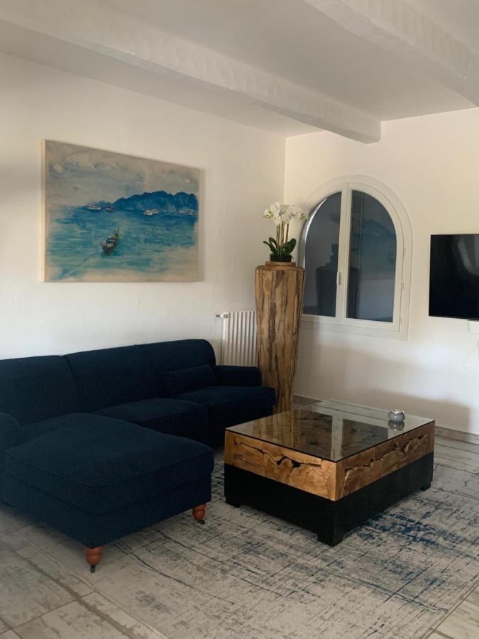 Villa La Quietude Ле Исамбр Екстериор снимка
