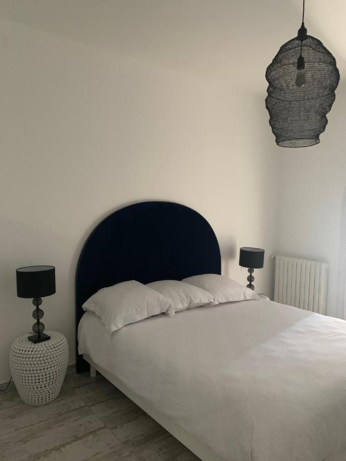 Villa La Quietude Ле Исамбр Екстериор снимка