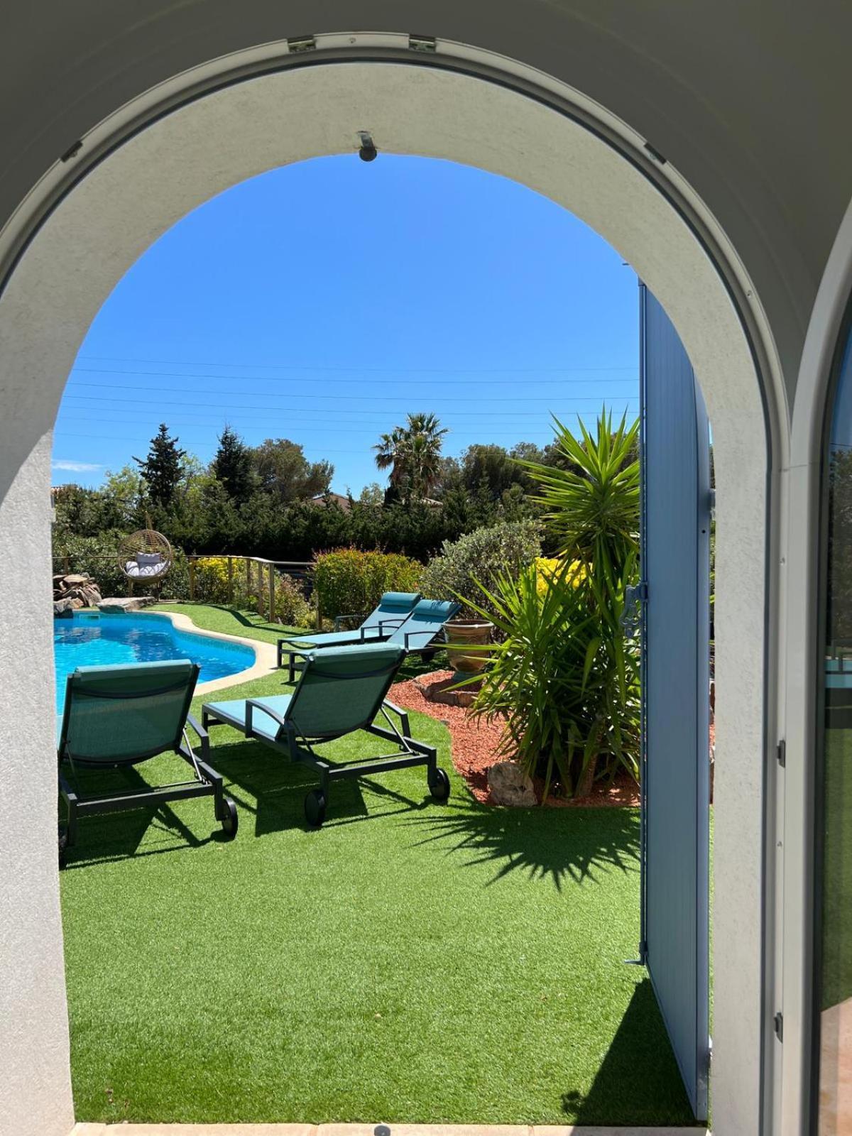 Villa La Quietude Ле Исамбр Екстериор снимка