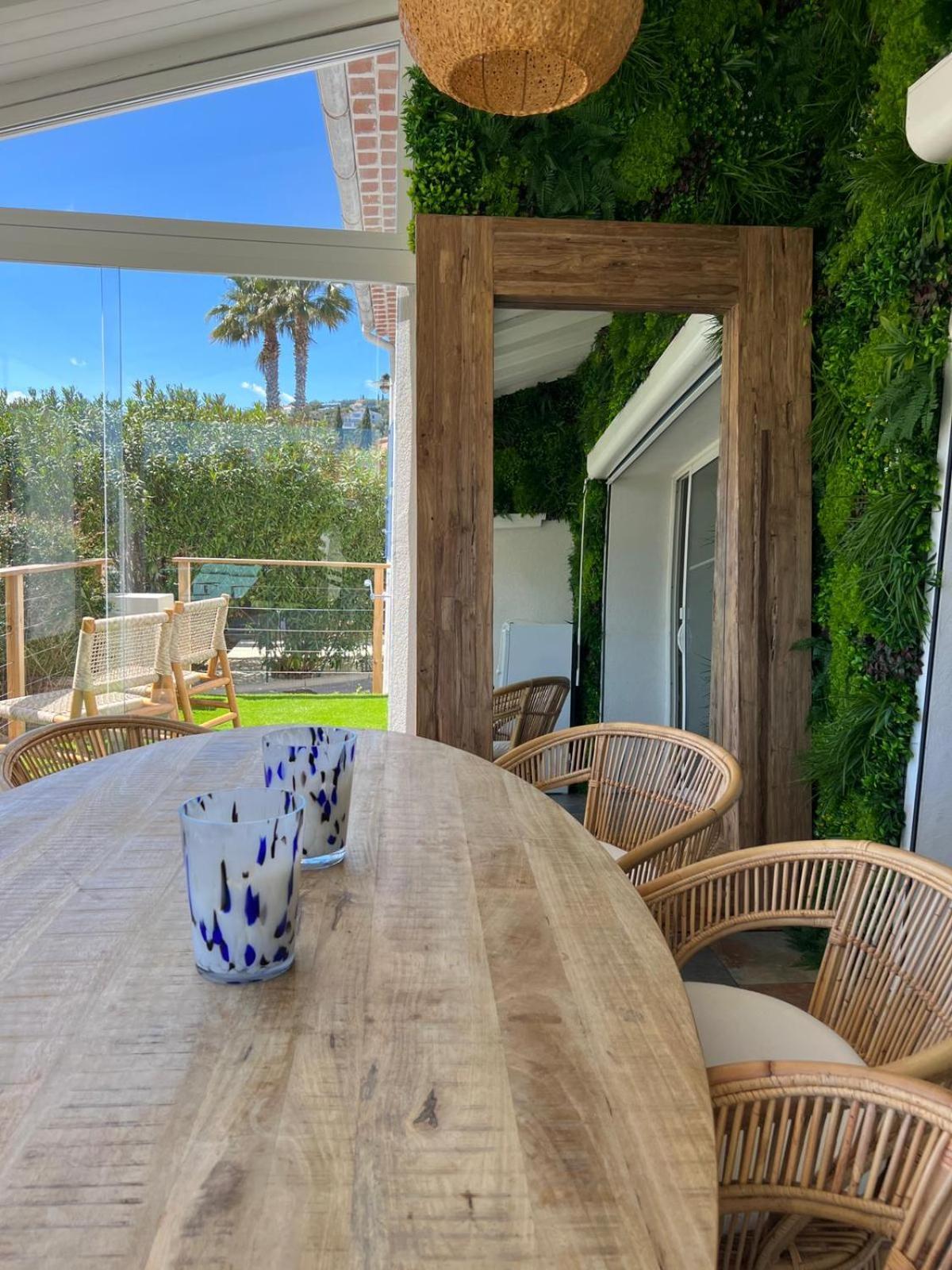 Villa La Quietude Ле Исамбр Екстериор снимка